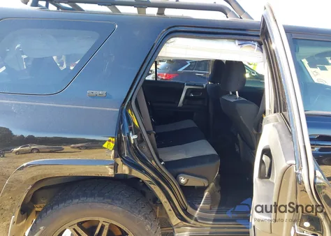 2021 Toyota 4Runner Sr5 z USA, uszkodzony, nr VIN JTEEU5JR2M5240501